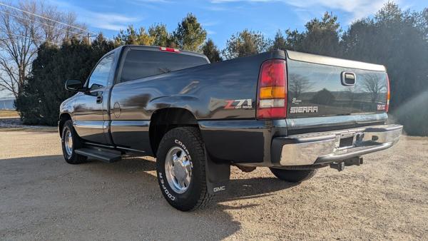 Thumbnail of 2003 GMC Sierra