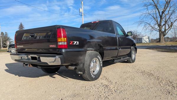 Thumbnail of 2003 GMC Sierra