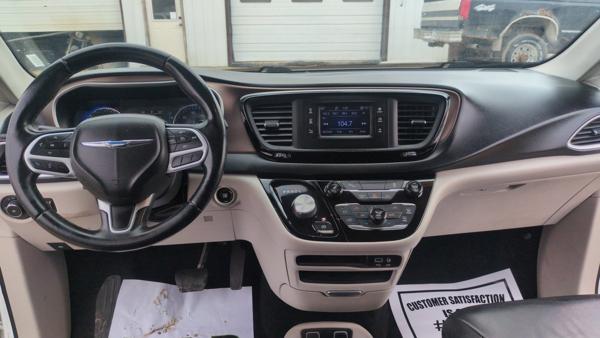 Thumbnail of 2017 CHRYSLER Pacifica